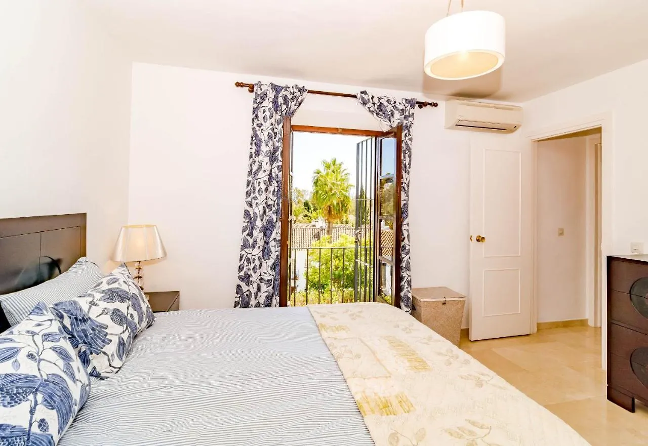 En- Cozy Andalusian Style Townhouse In Marbellaヴィラ