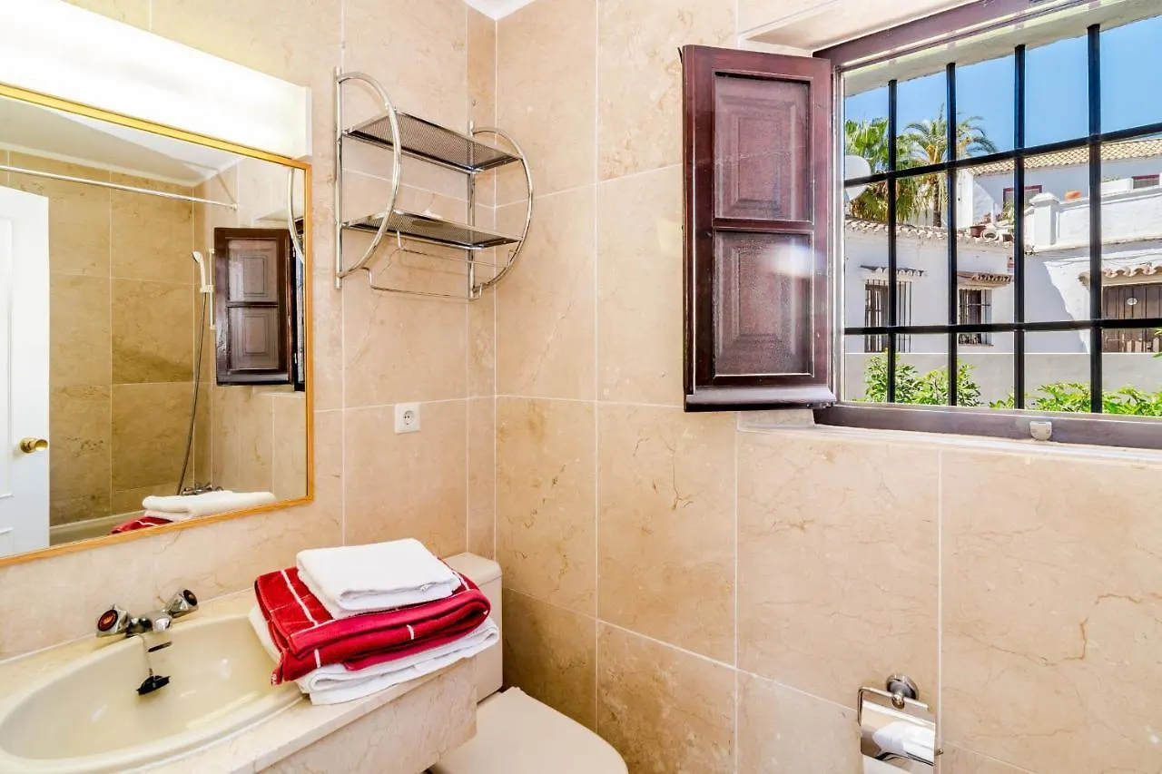 En- Cozy Andalusian Style Townhouse In Marbellaヴィラ 別荘 マルベーリャ